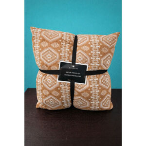Newport Home Set of 2 20x20 Decorative Pillows Tan Geometric Pattern